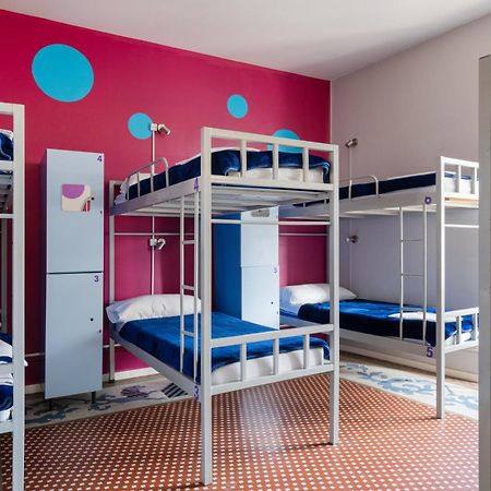 Feetup Home Backpackers Valencia Exterior photo