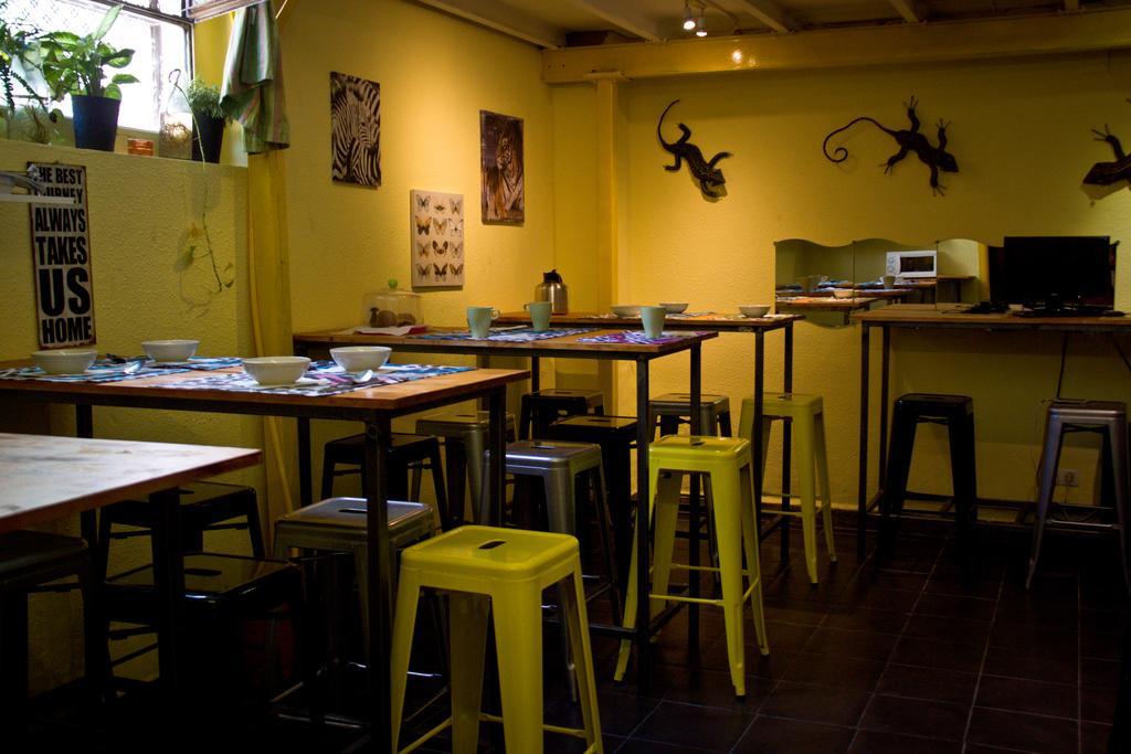 Feetup Home Backpackers Valencia Exterior photo