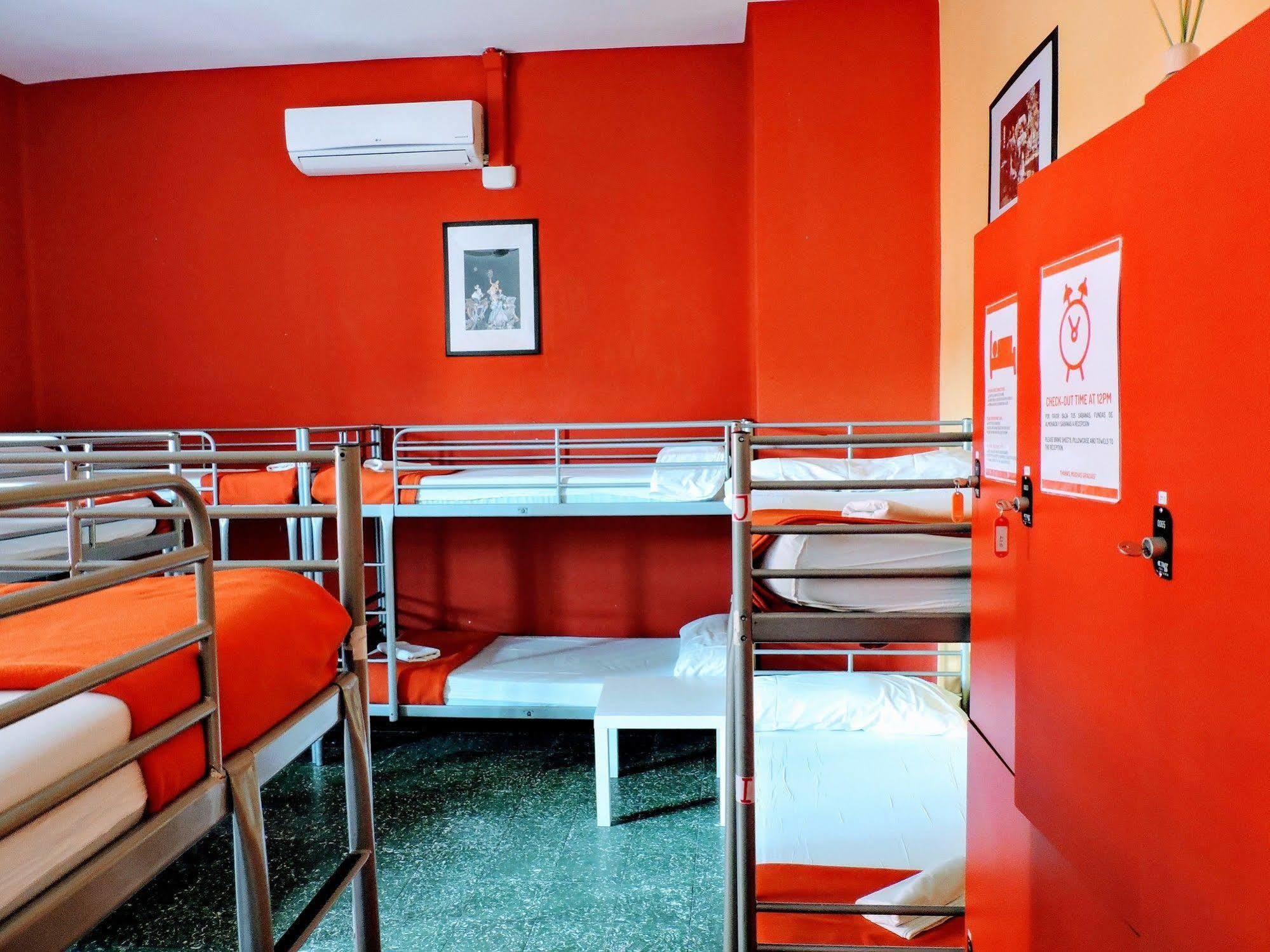 Feetup Home Backpackers Valencia Exterior photo